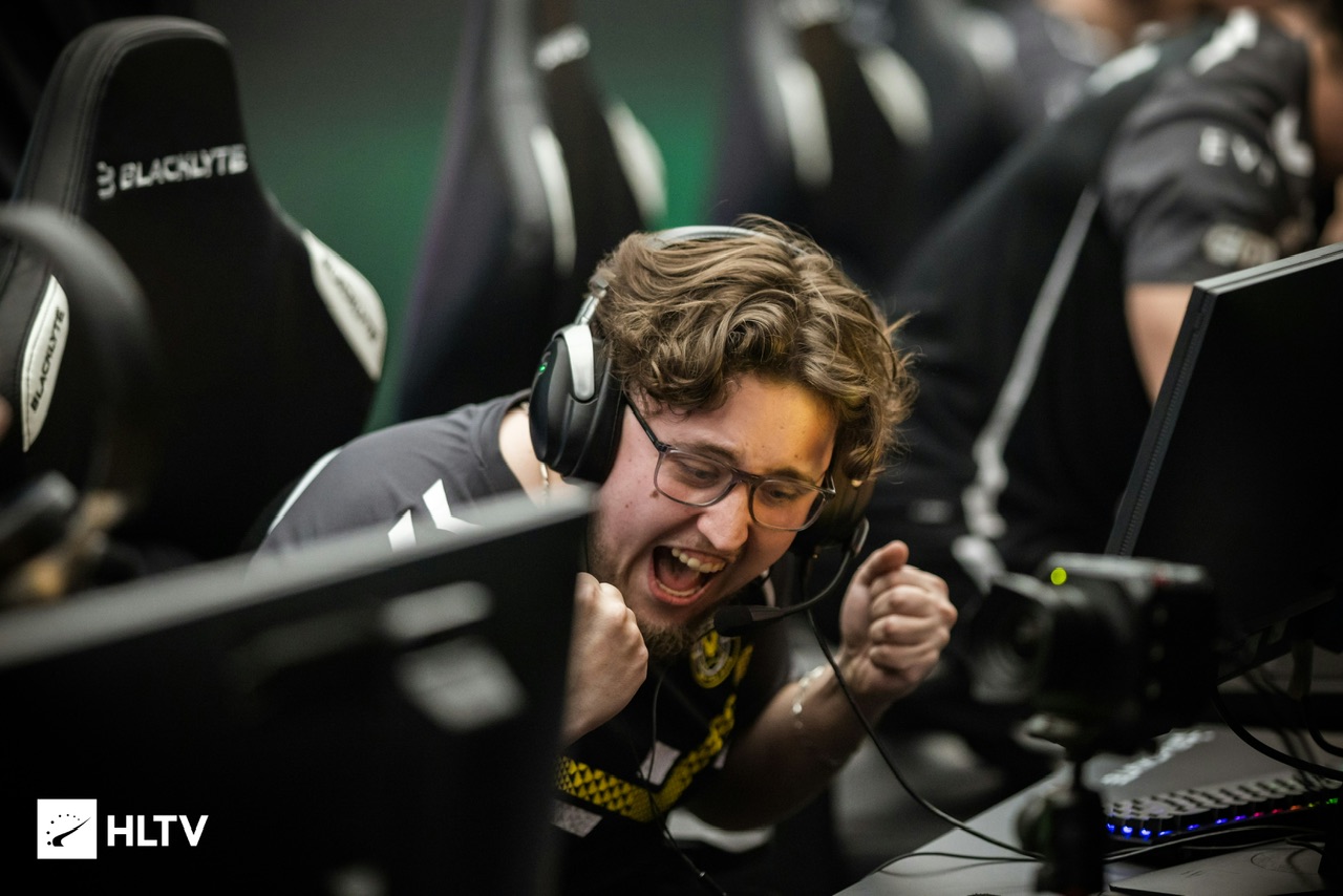 NAVI战队夺StarLadder秋季赛冠军，终结2024年10月无胜局面-雷火竞技